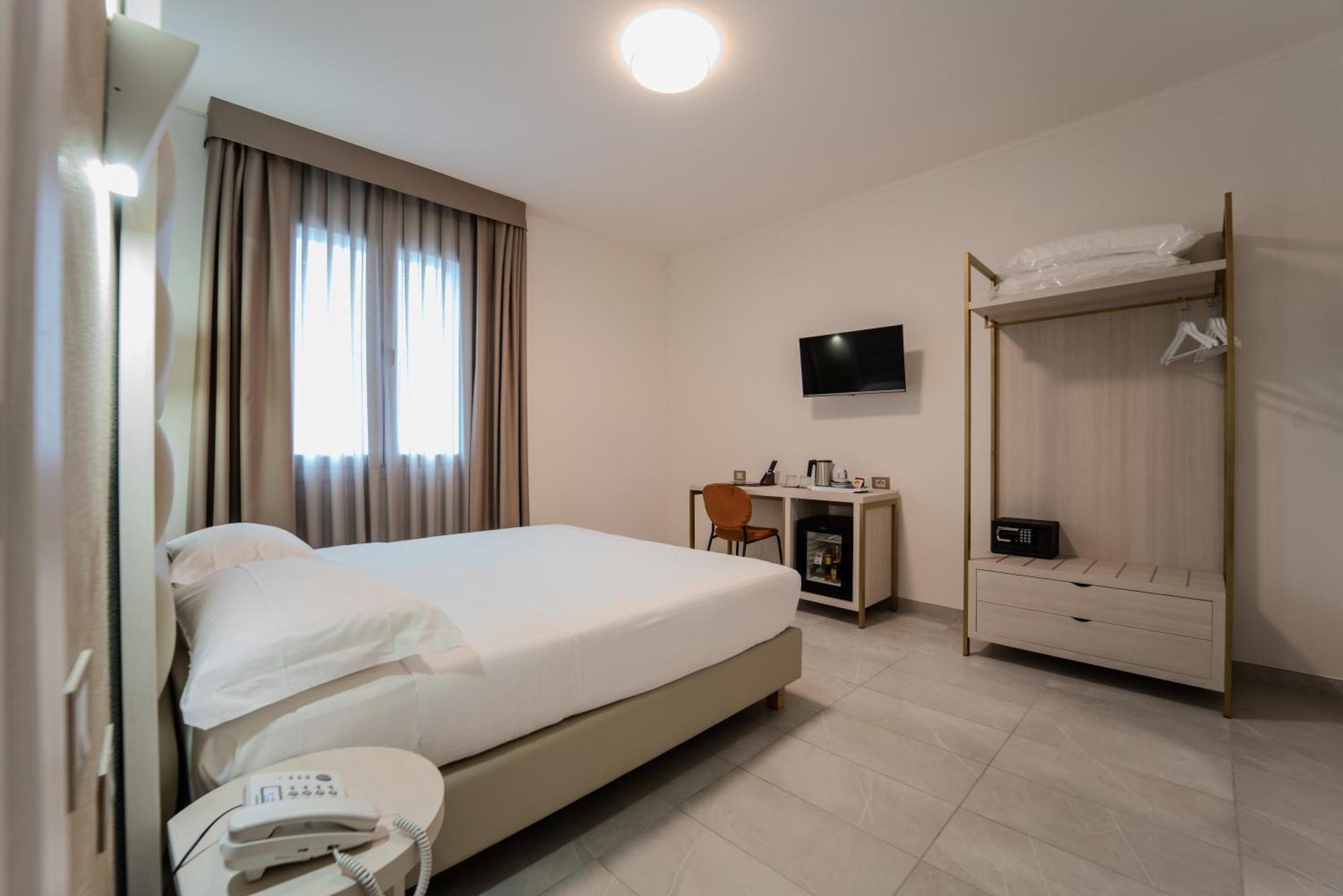 Hotel Donatello Modena Exterior photo